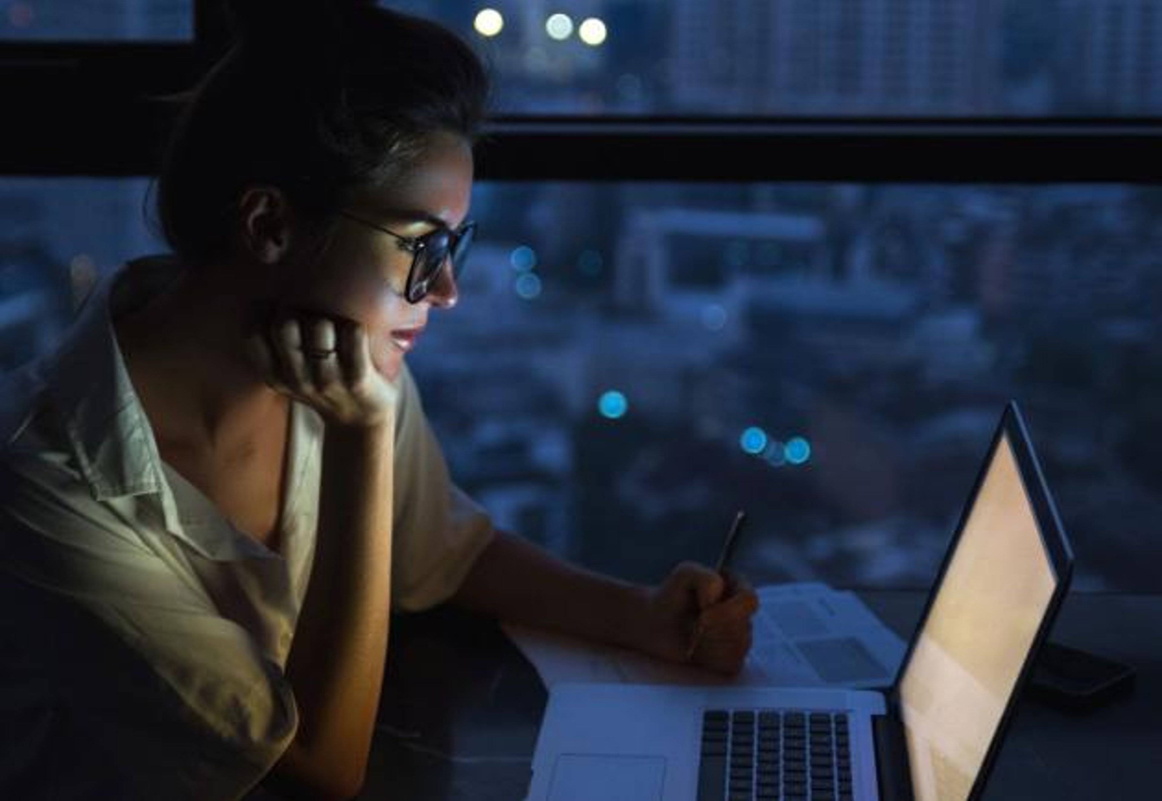 Diabetes management plans often assume a standard daytime schedule, but this isn’t the case for those doing shift work. If you work night shifts, here are ways to better manage your glucose.