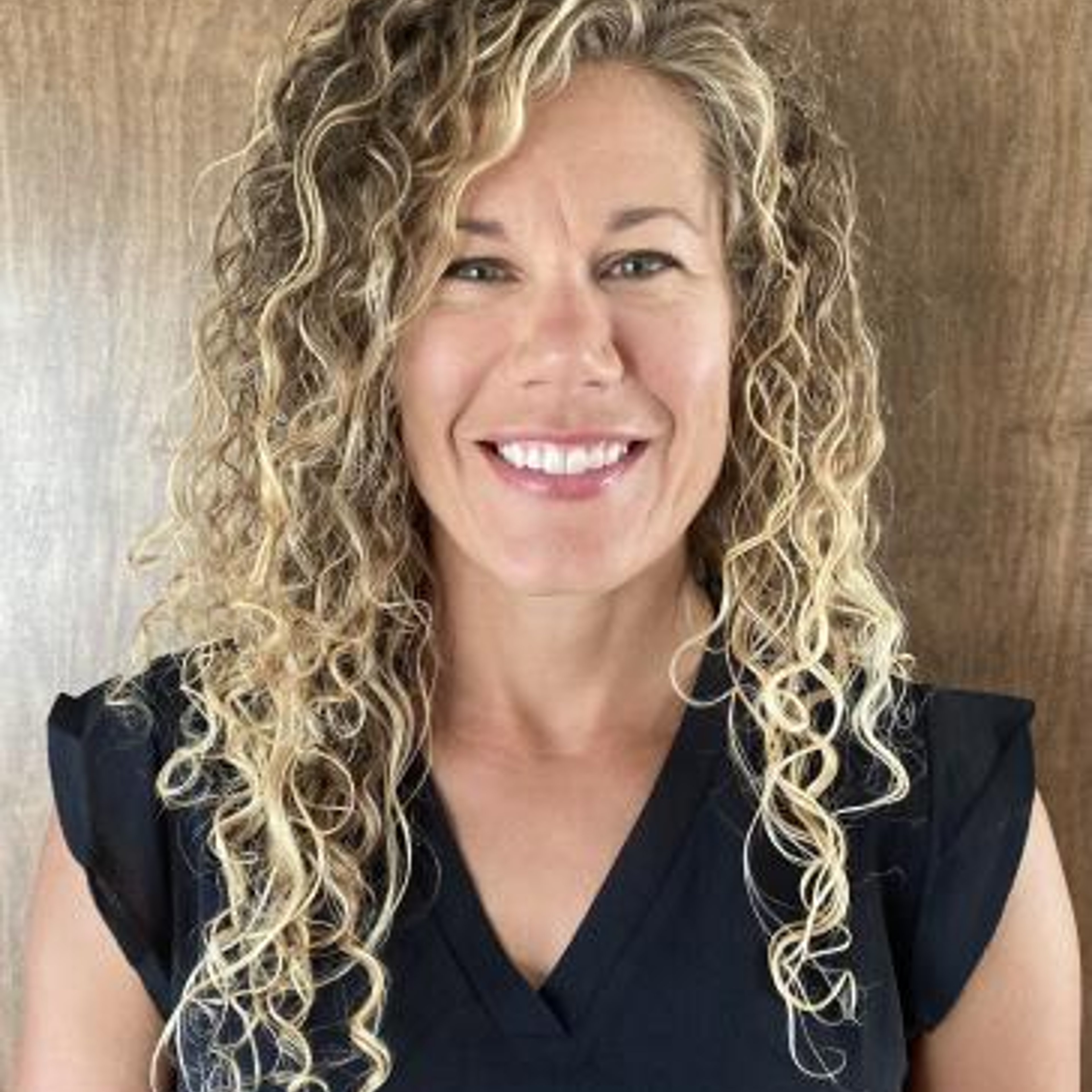 Headshot of Erin Davis