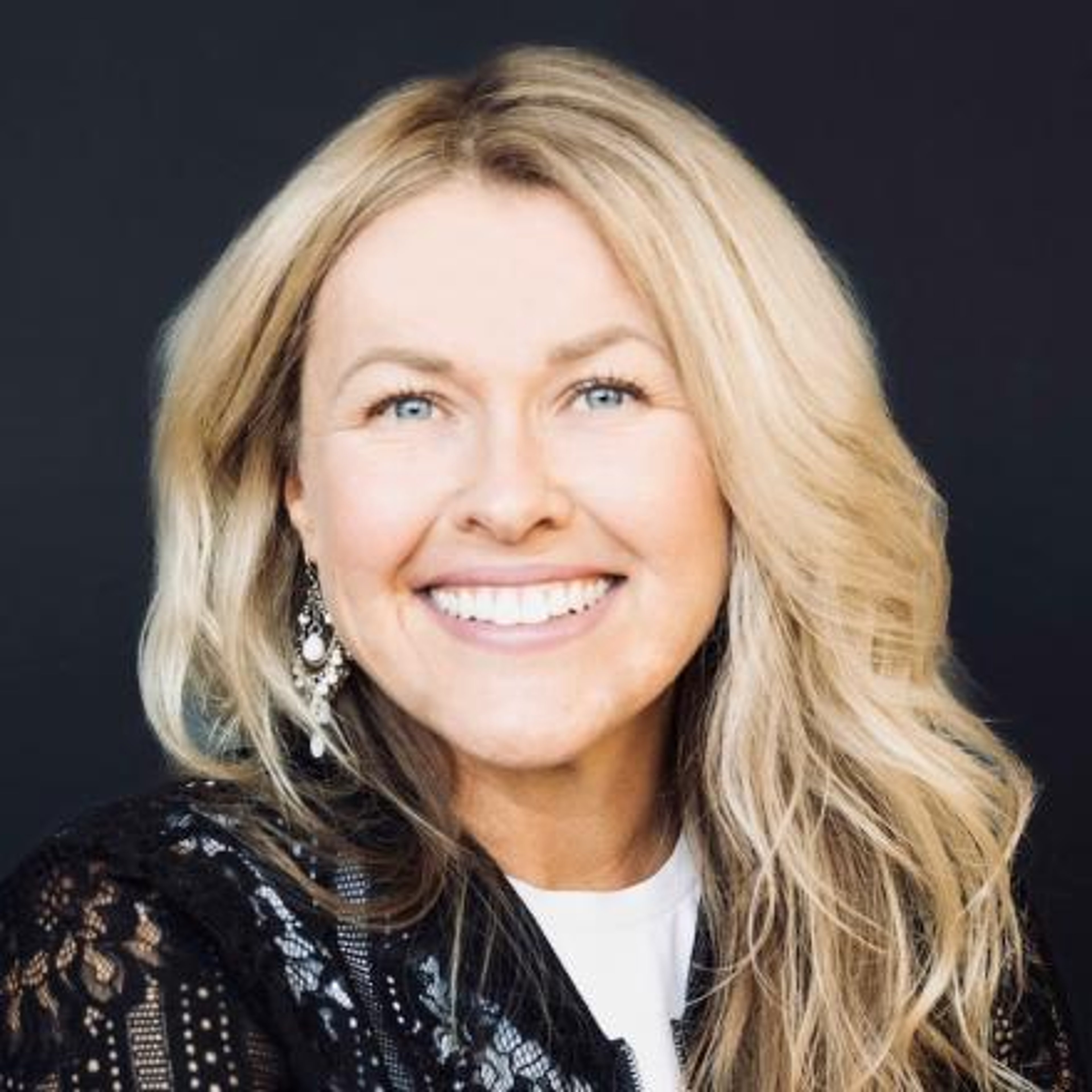 Headshot of Lauren Plunkett