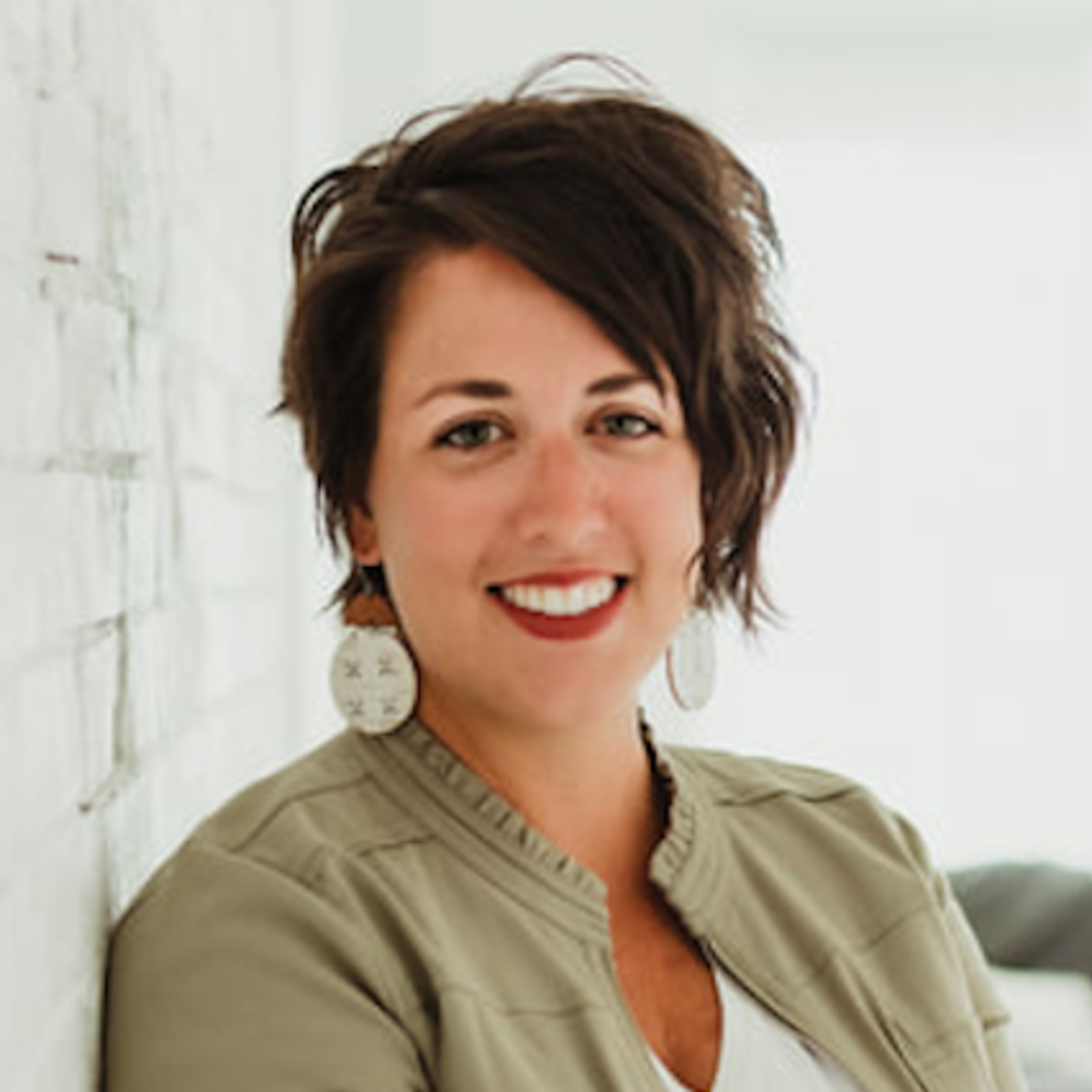 Headshot of Alexandra Frost