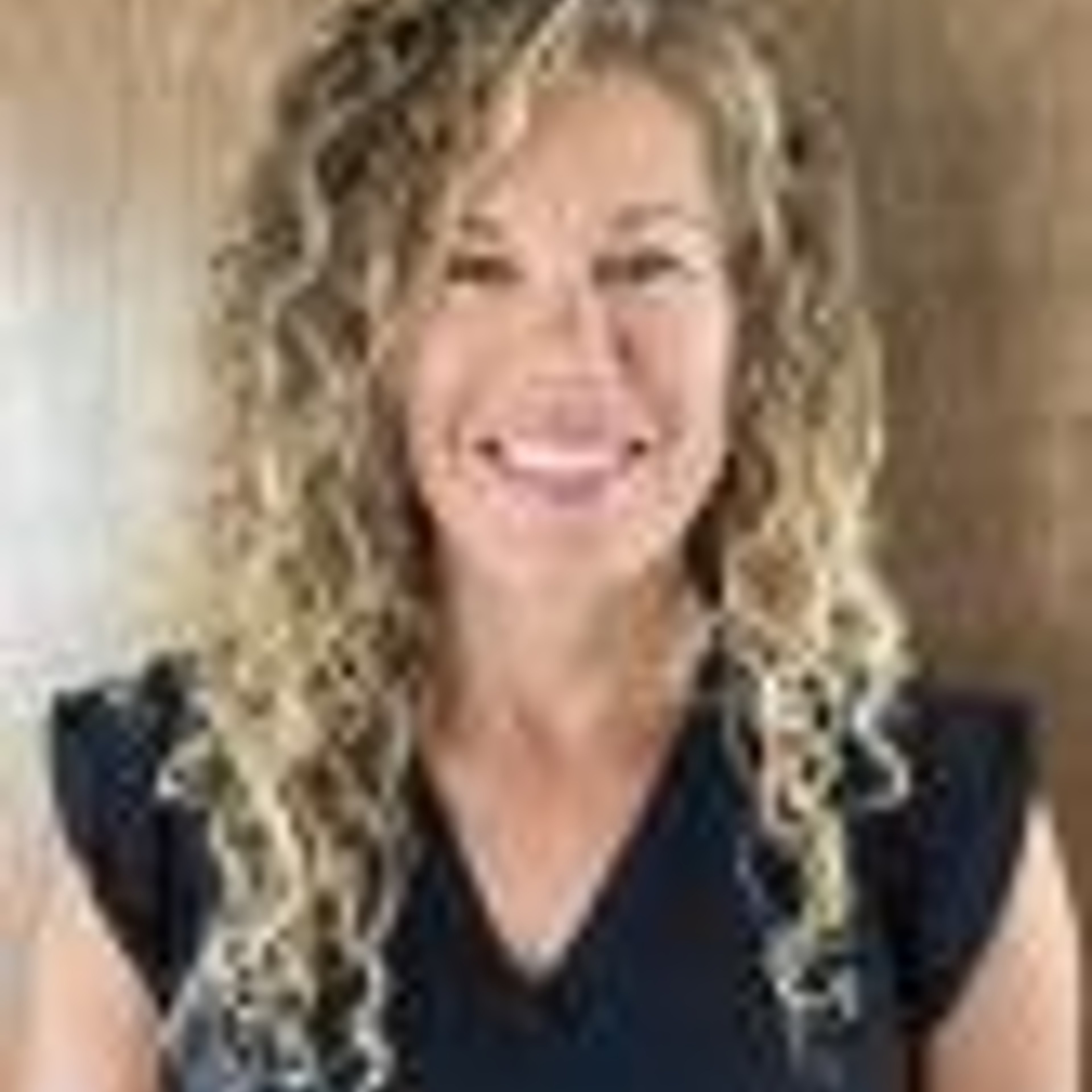 Headshot of Erin Davis