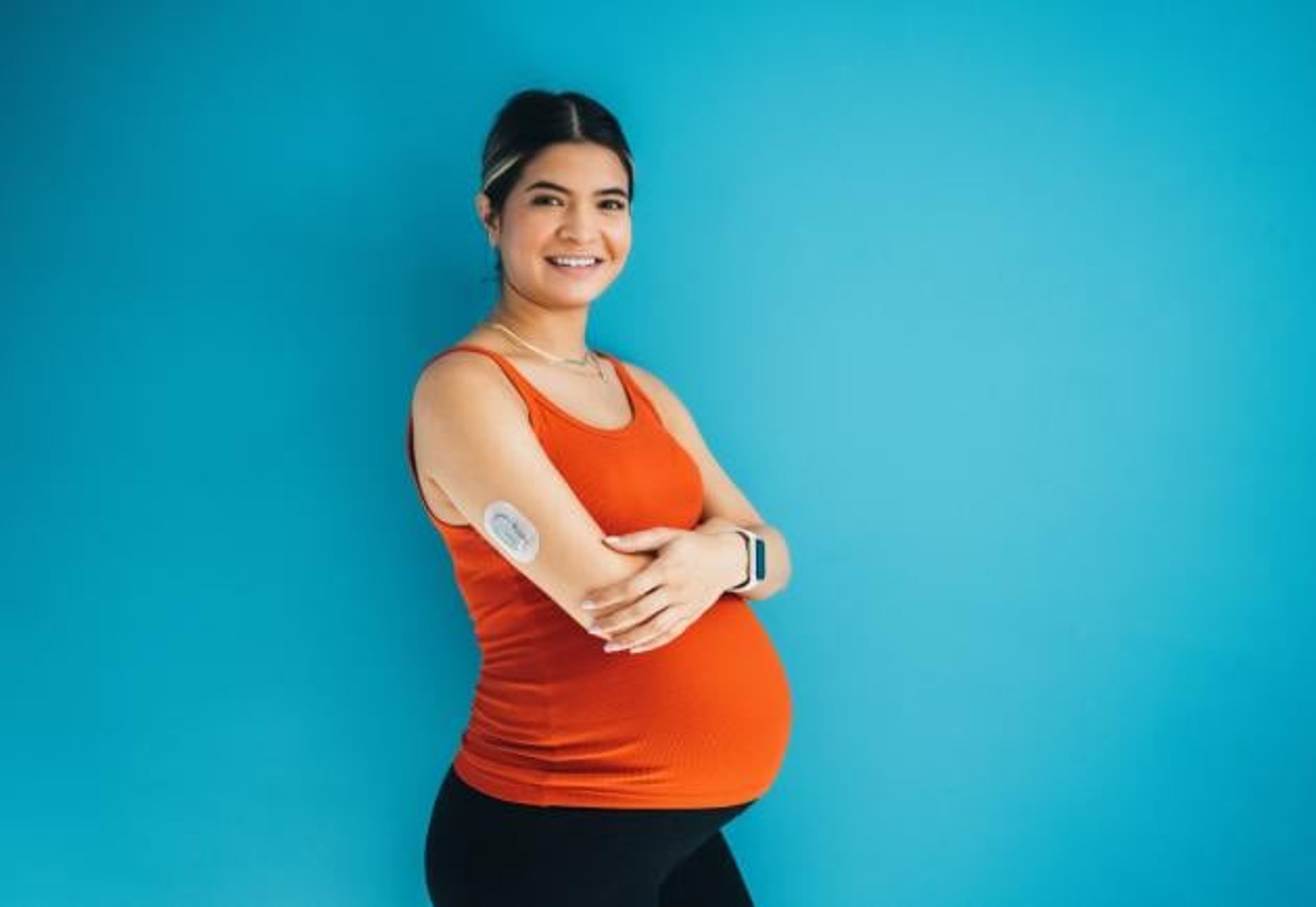 Pregnant woman wearing CGM