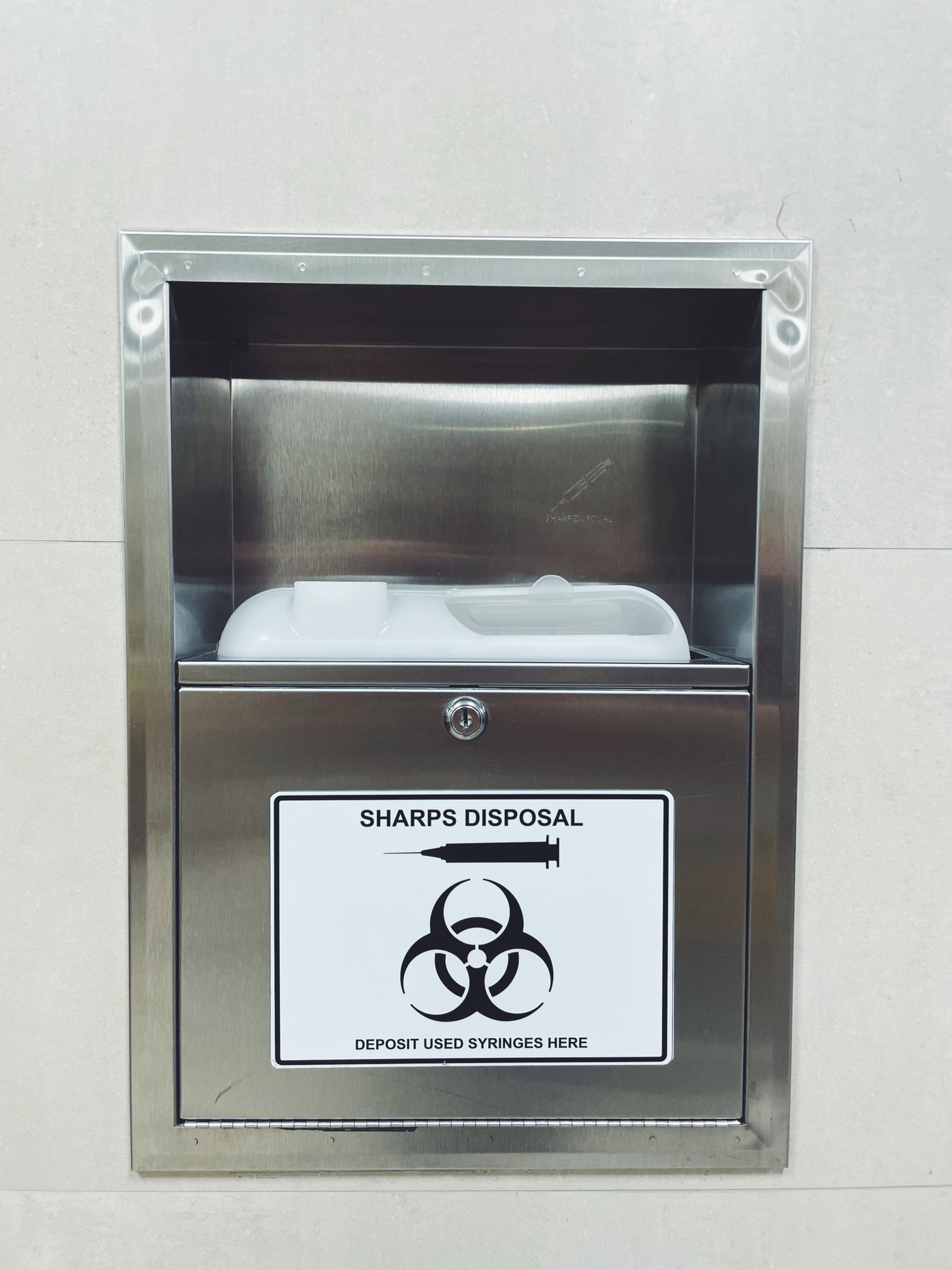 A safe sharps disposal container