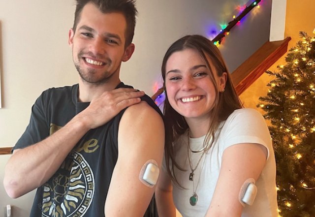 Teenage brother and sister show off Omnipods on their left arms